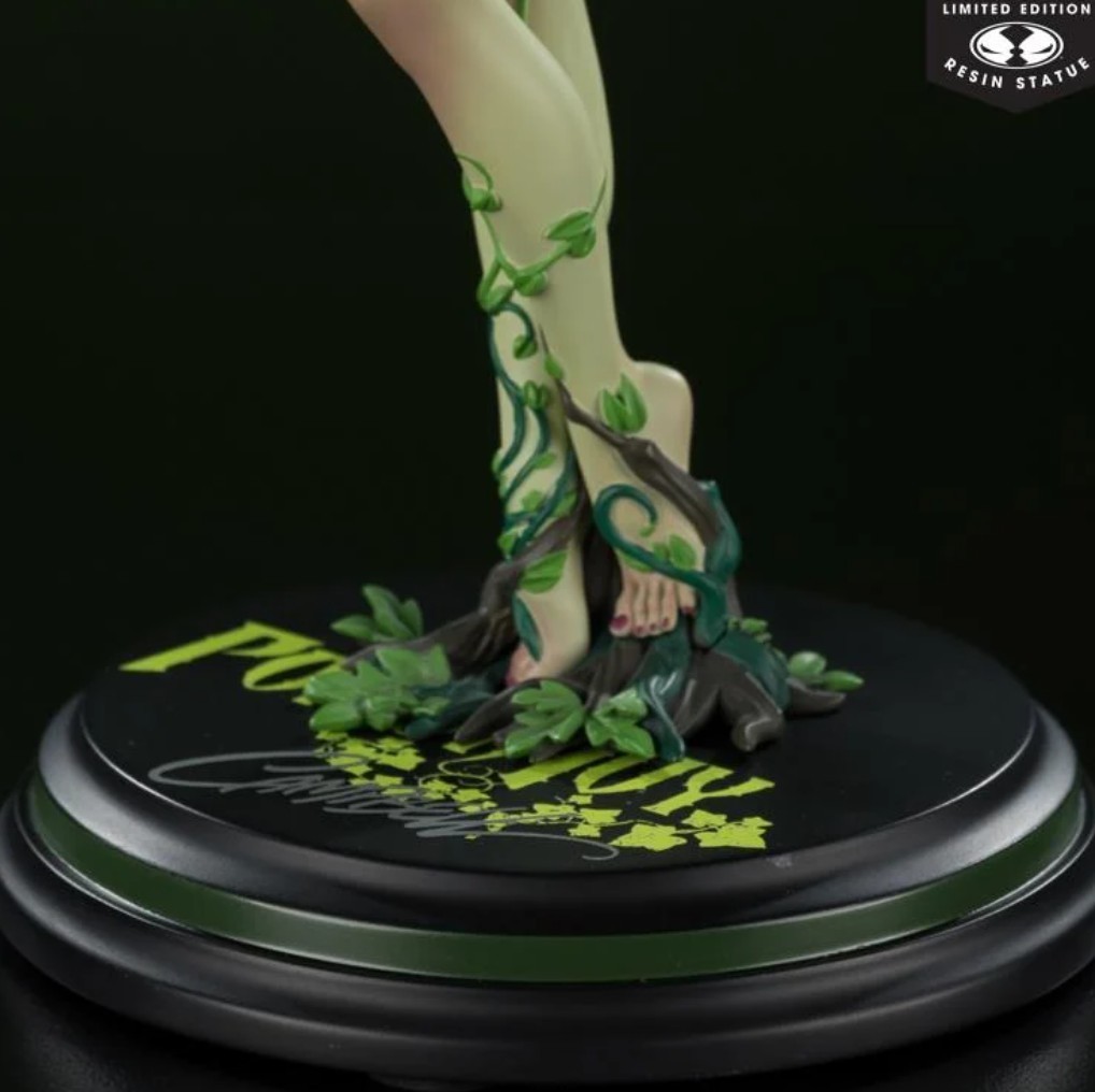 DC Cover Girls Poison Ivy 1/8 Scale Limited Edition Statue By J. Scott Campbell