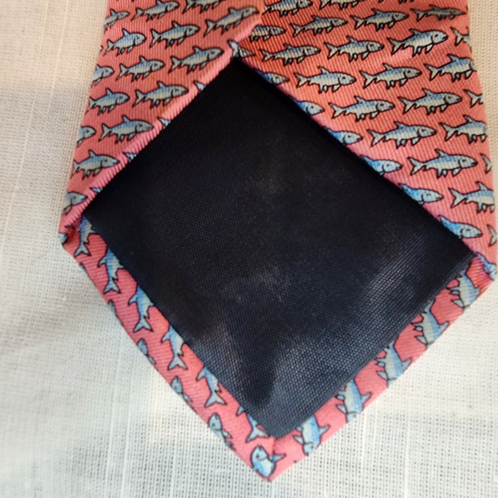 Vineyard Vines, Shep & Ian, Boy's Silk Necktie, Pink with Gray Fish, USA, Nice!