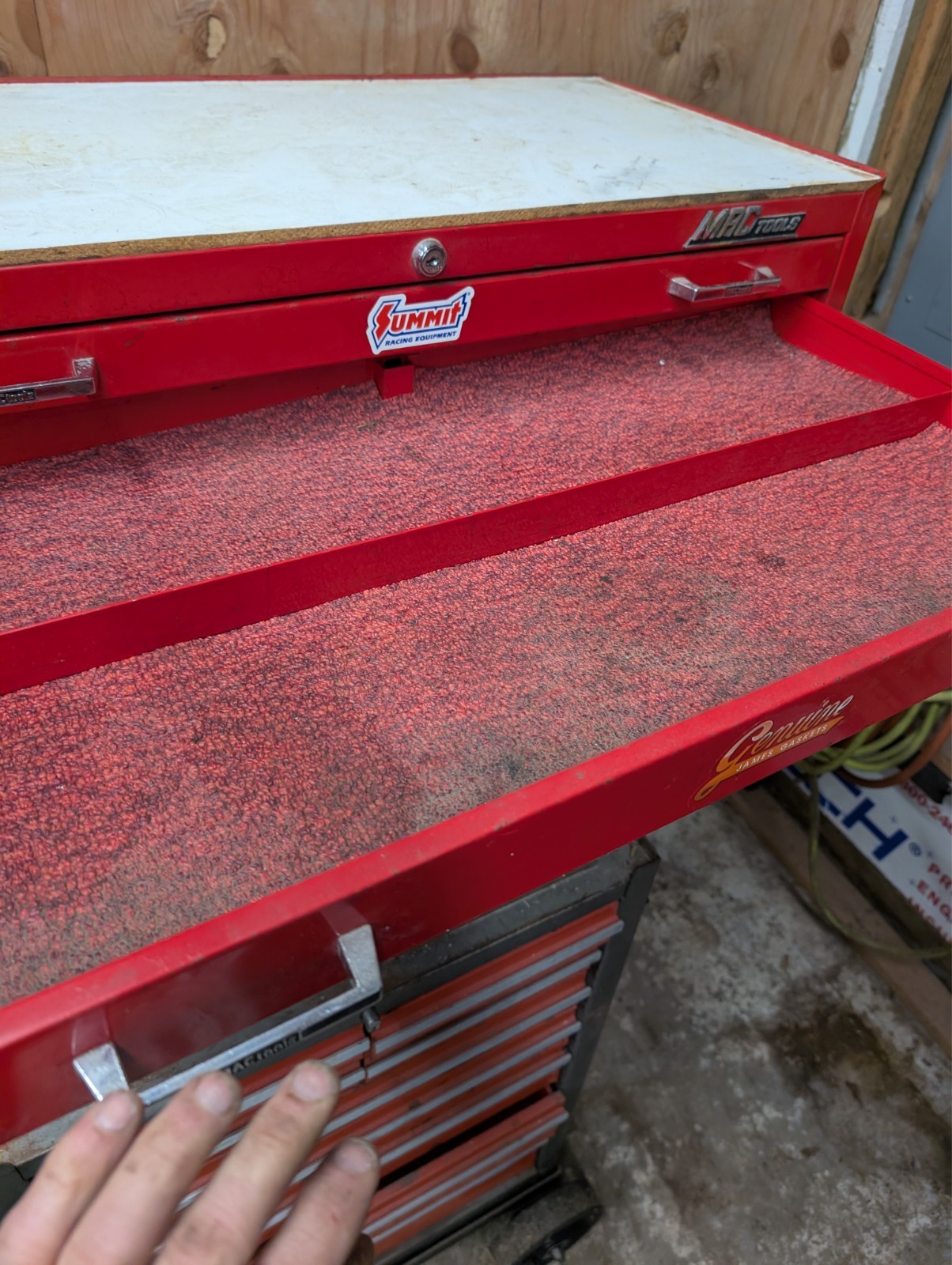 Mac Tool Box middle box, 3 drawer with correct key and lock works.