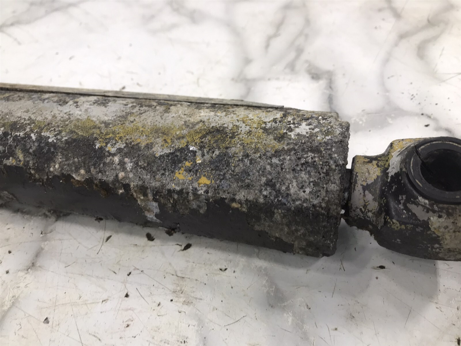 Volvo Penta out drive outdrive trim tilt lift hydraulic cylinders