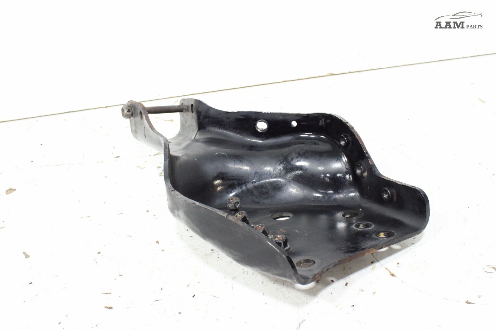 2018-2024 FREIGHTLINER CASCADIA FRONT LEFT FRAME HORN BUMPER MOUNT BRACKET OEM