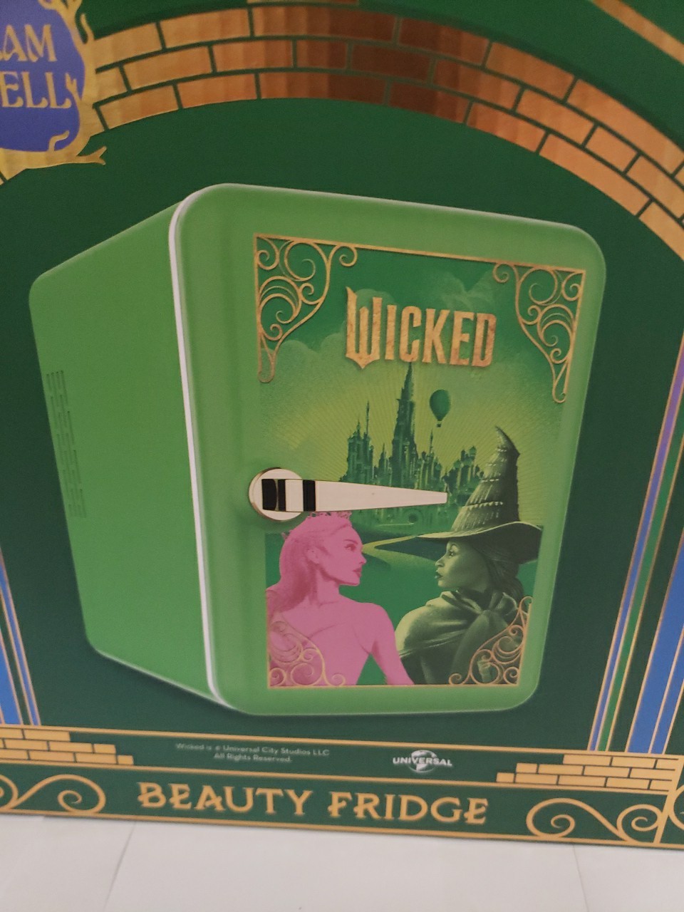 Movie Wicked Chill Beauty Or Snacks Fridge Low Energy Portable Elphaba & Glinda