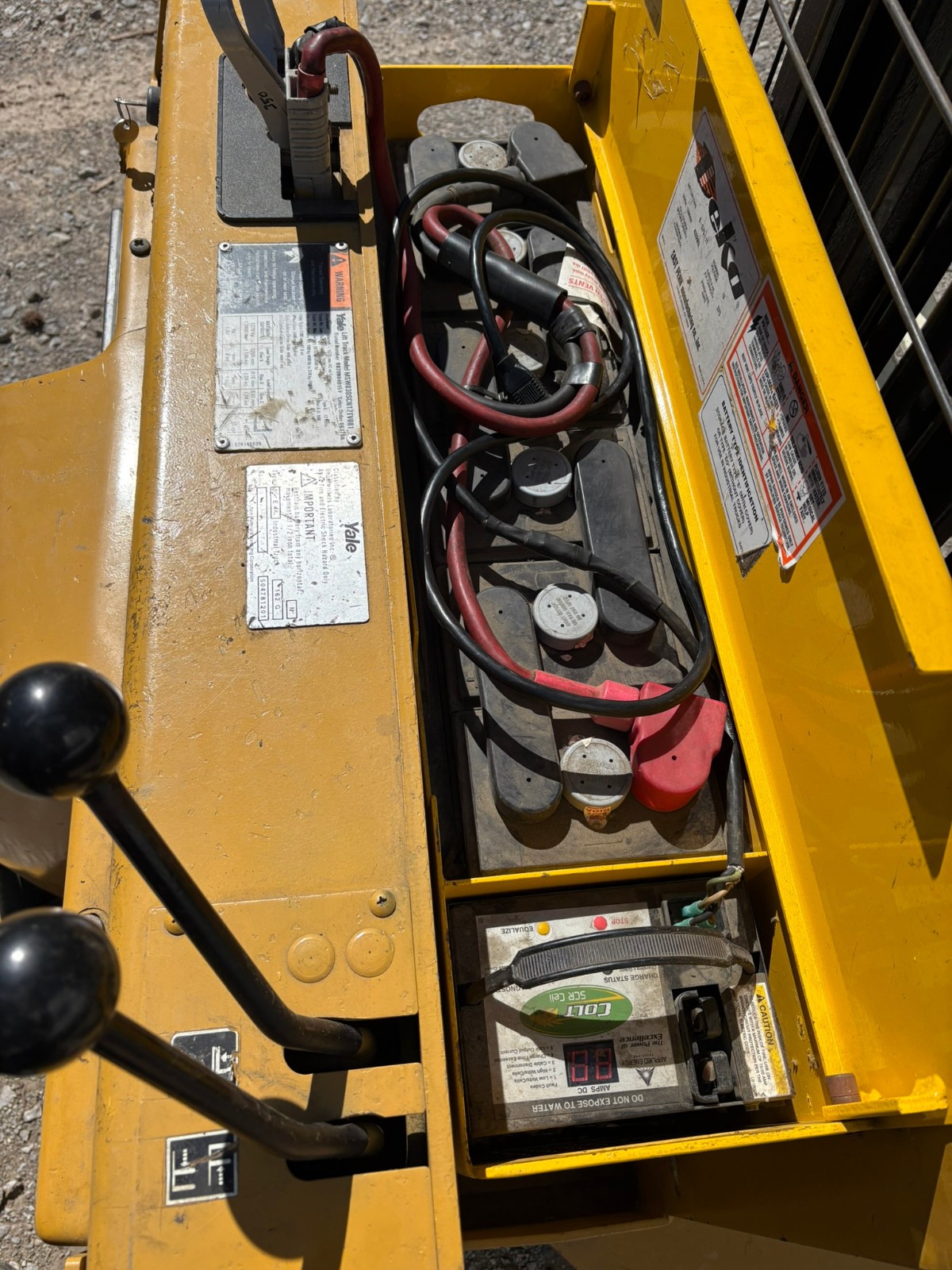 Yale MSW030SCN, 2800 LB, 2-Stage Mast 130”, Electric Pallet Stacke