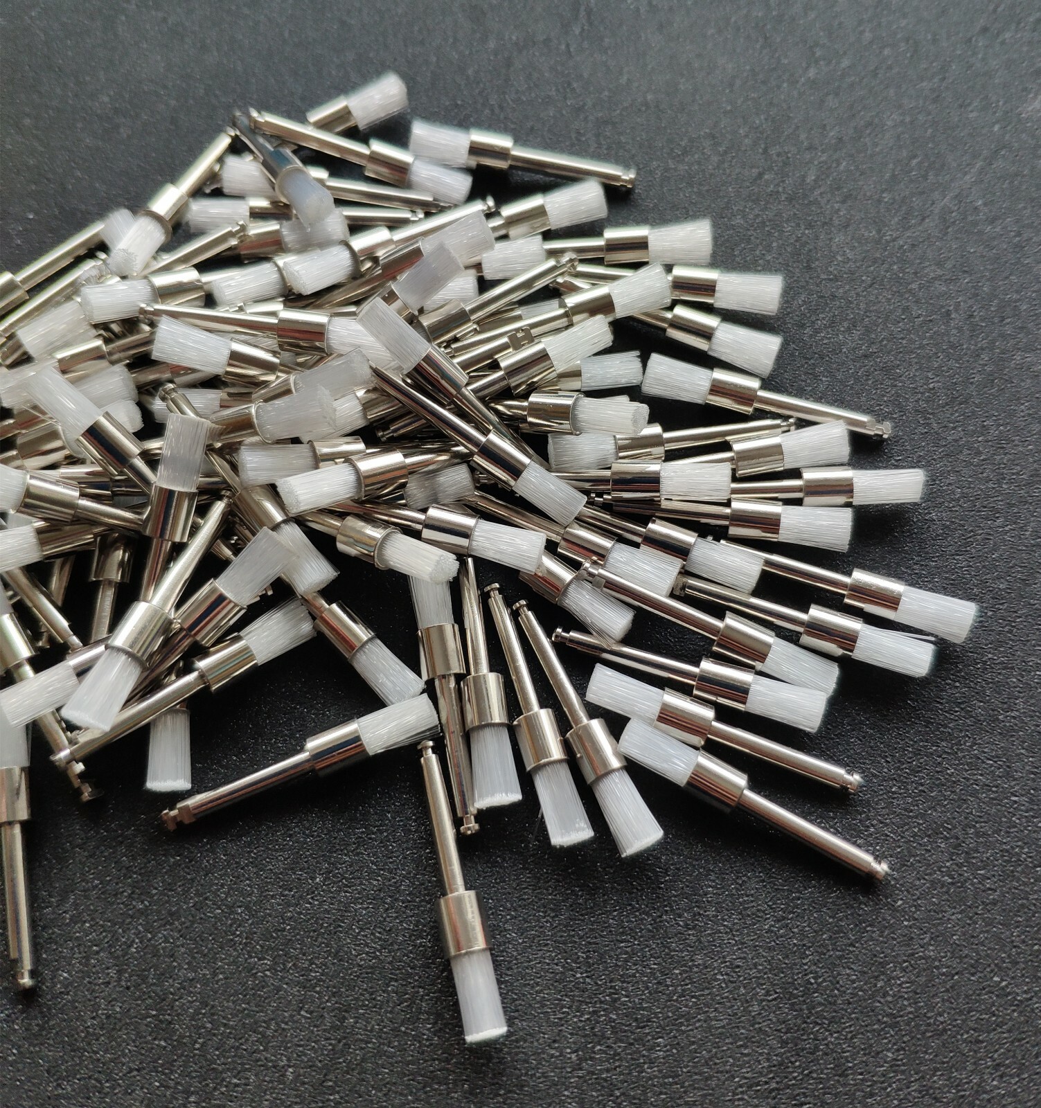 100 Pcs Dental Disposable White Nylon Polishing Flat Latch Polisher Prophy Brush