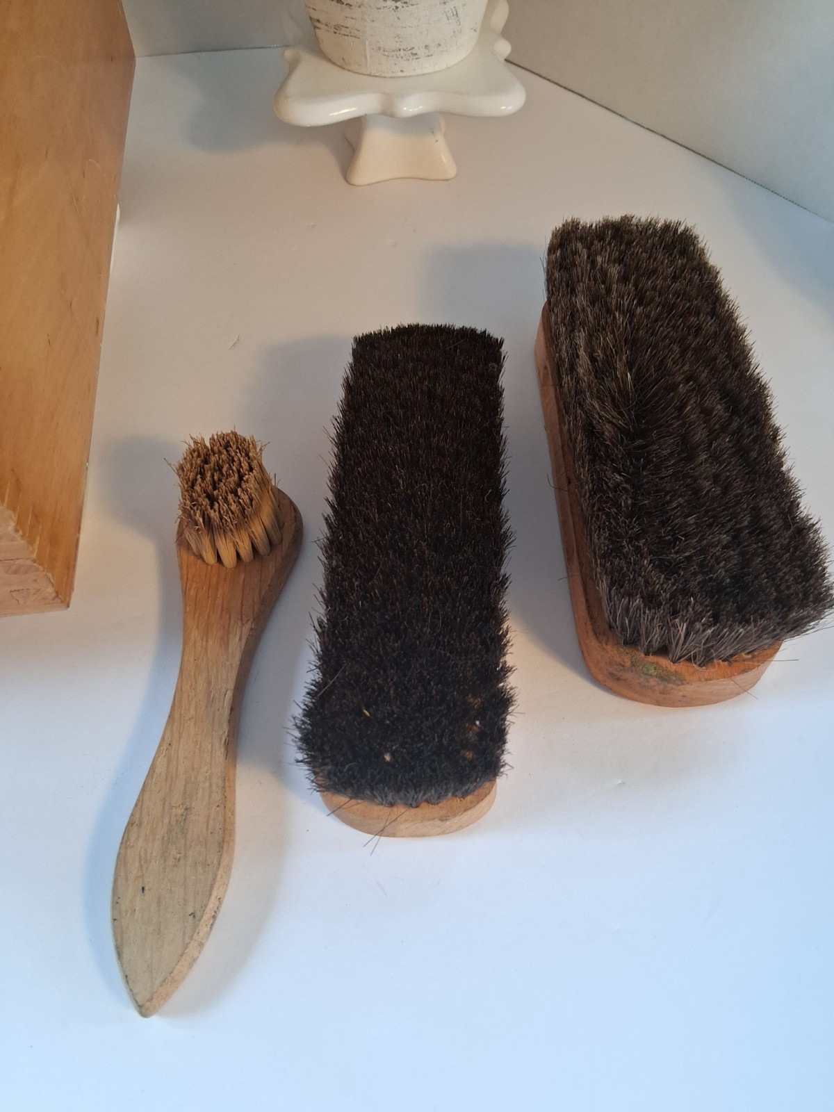 Vtg 1960's Shoe Shine Valet; Brush Kit Includ.; Dove Tail Wood Detail; EUC/Mint!