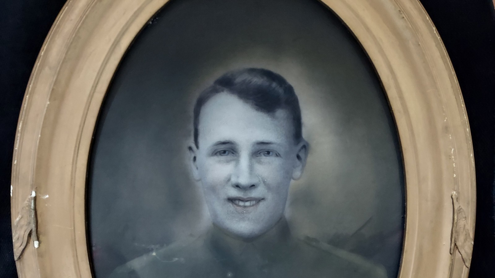 WWI Soldier General's Staff Star Military Frame Oval Bubble Glass