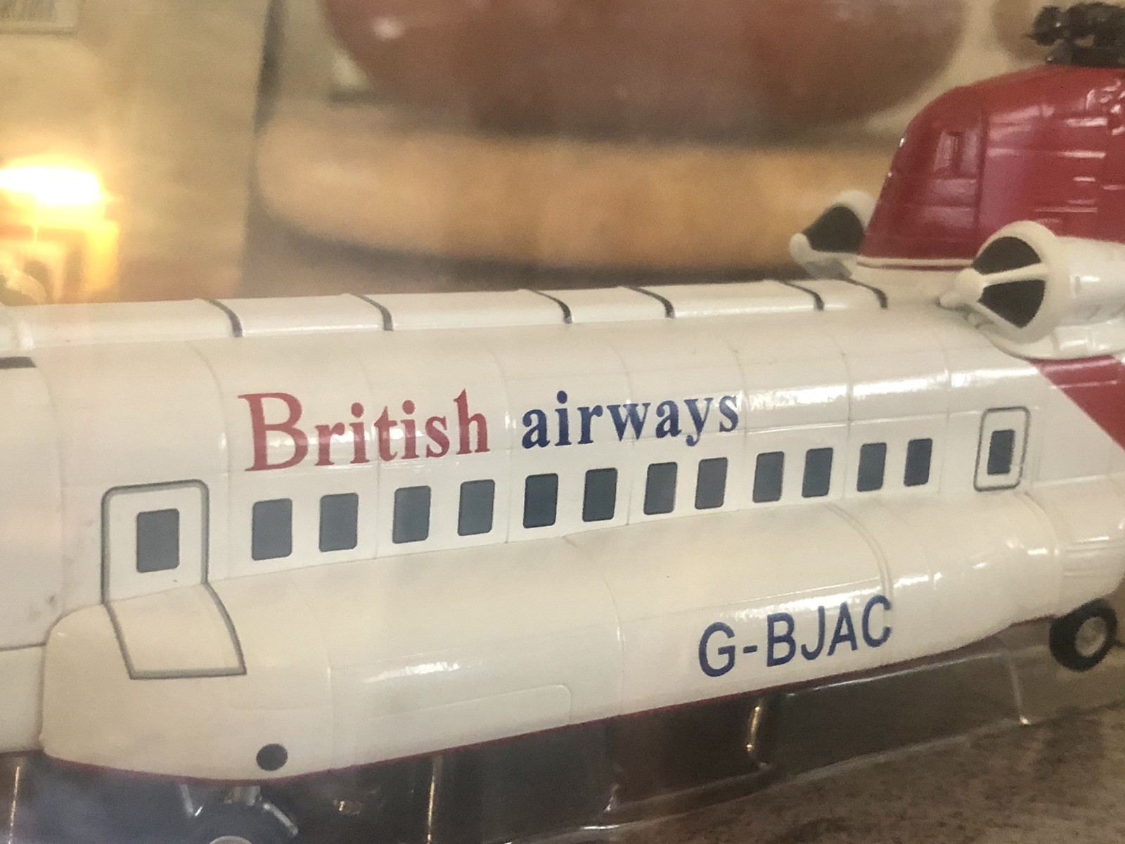 Corgi AA34207 Boeing-Vertol BV-234L Chinook British Airways Helicopters 1982