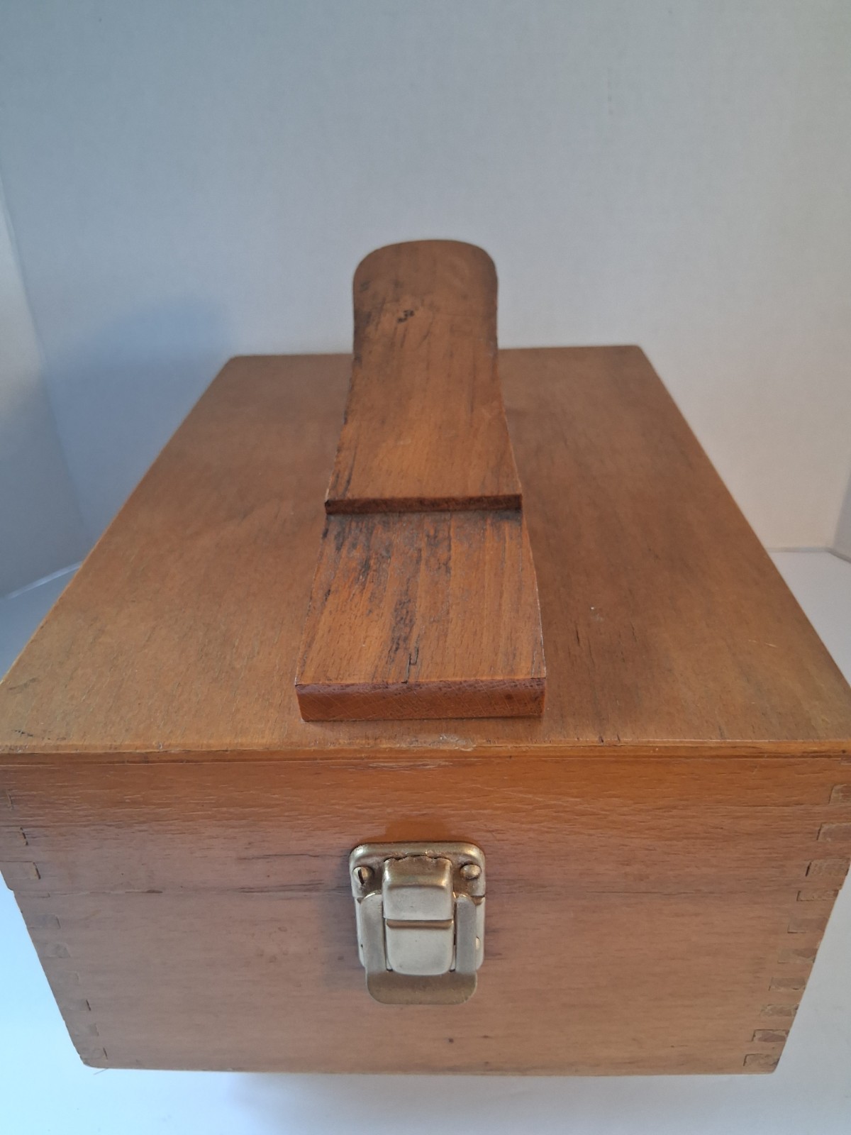 Vtg 1960's Shoe Shine Valet; Brush Kit Includ.; Dove Tail Wood Detail; EUC/Mint!