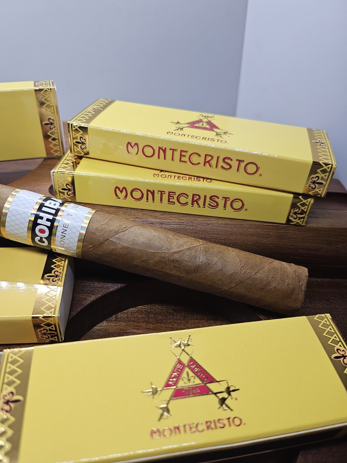 MONTECRISTO Cigars 4 inch COLLECTIBLE HOME CIGAR BAR 1 box of 20 Wood MATCHES
