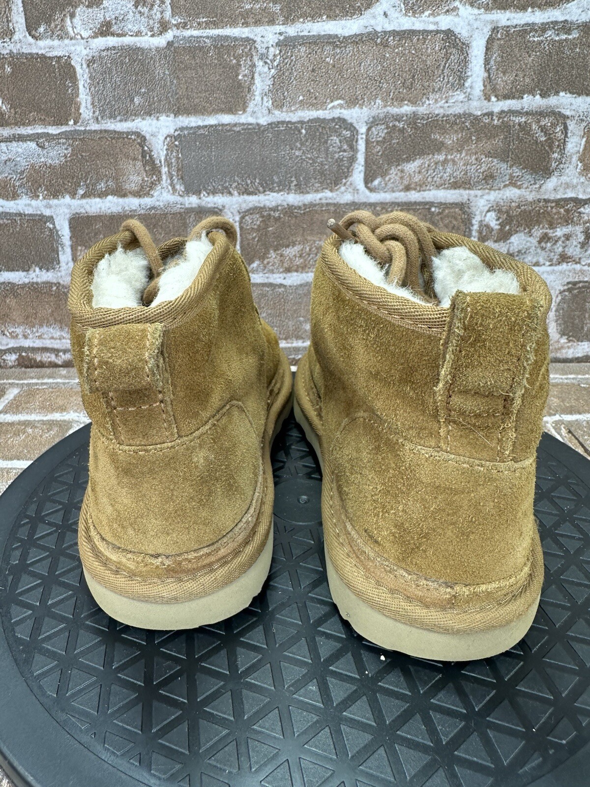 Kids UGG Neumel II Boots 1017320K Suede Sherpa Lined Lace Up Kids Youth Size 3