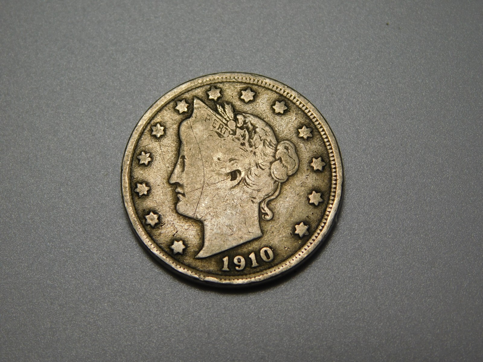 US COIN 1910  LIBERTY HEAD V NICKEL SLIGHTLY OFF CENTER