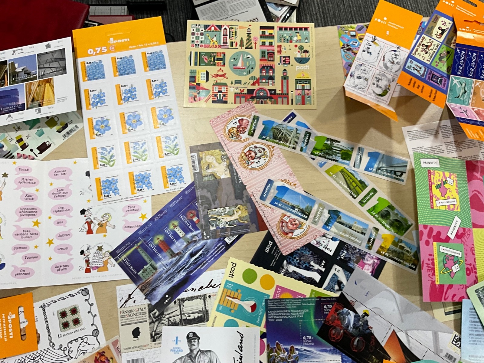 Finland MNH Stamps modern sheets booklets 102 different items @4*