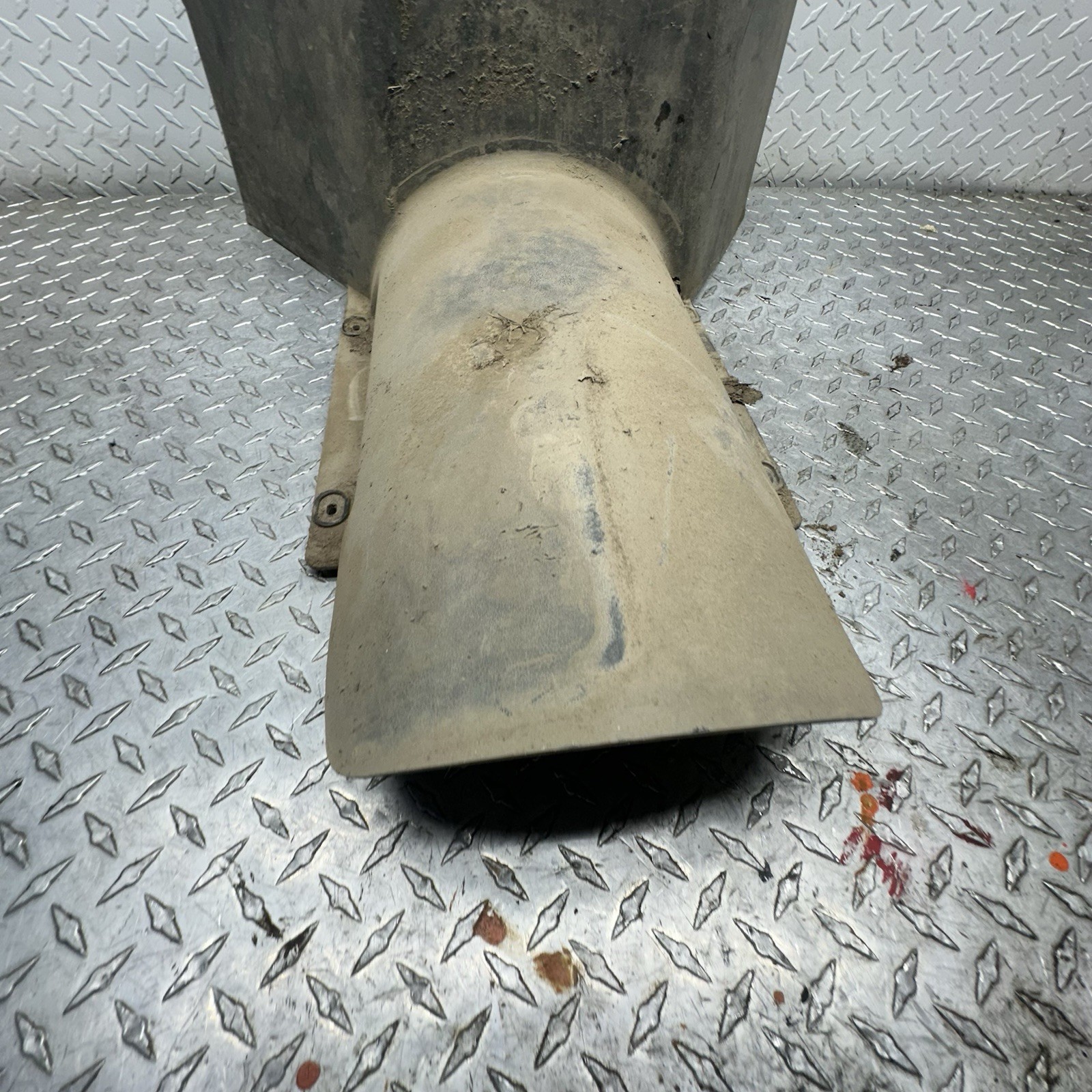 2005 YAMAHA RHINO 660 CENTER COVER CONSOLE FOOTREST ENGINE PLASTIC PANEL