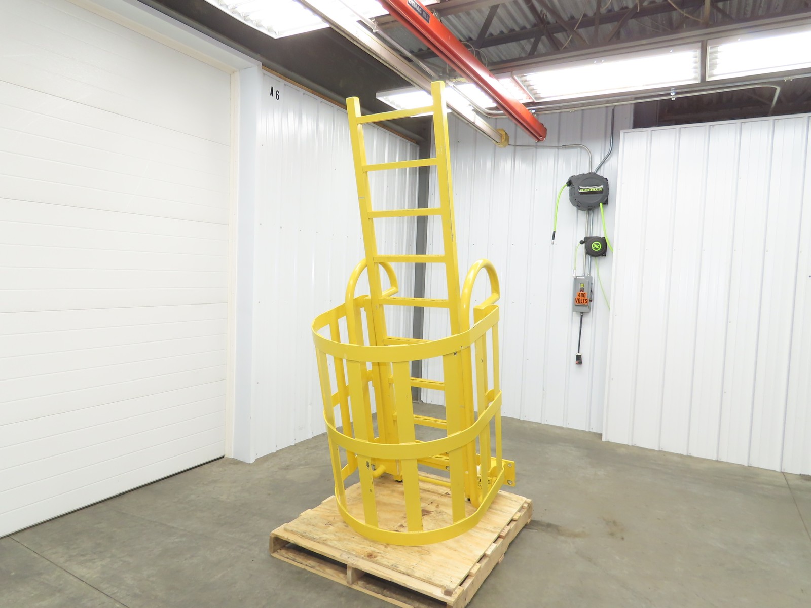 Industrial Mezzanine OSHA Ladder 7' Floor Height Cage Safety Steel Railing