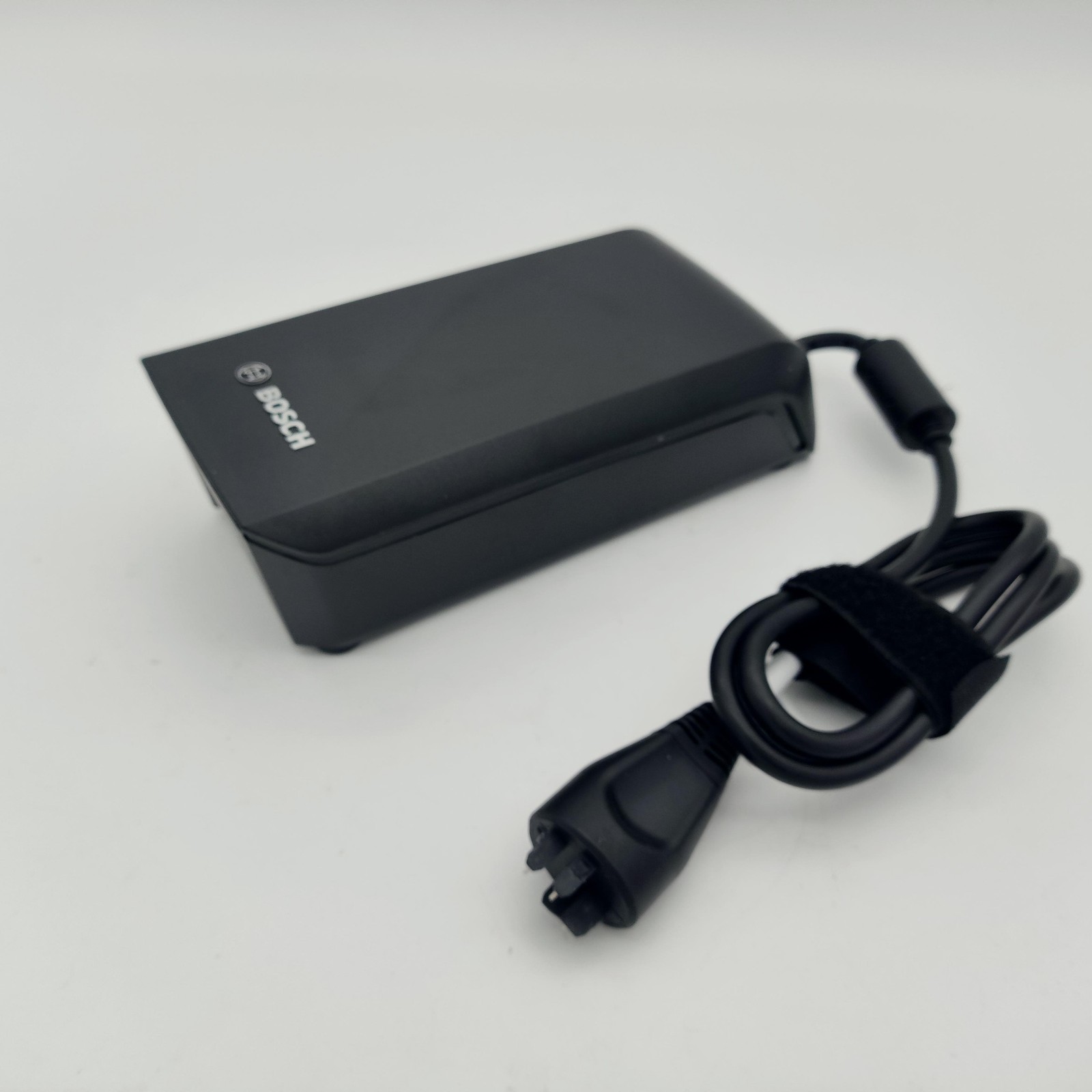 Bosch 4A 36V Standard Charger 100-230V, ((BCS210) system) for Bosch