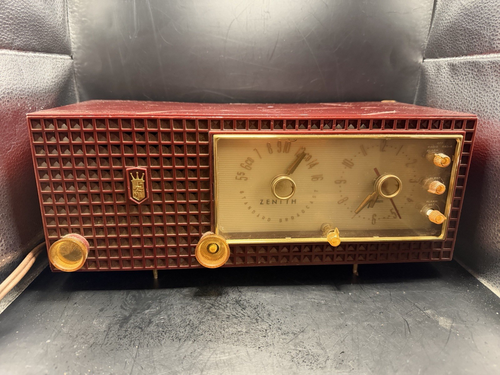 Vintage Zenith Z522R Tube AM Clock Radio Mid Century – Working