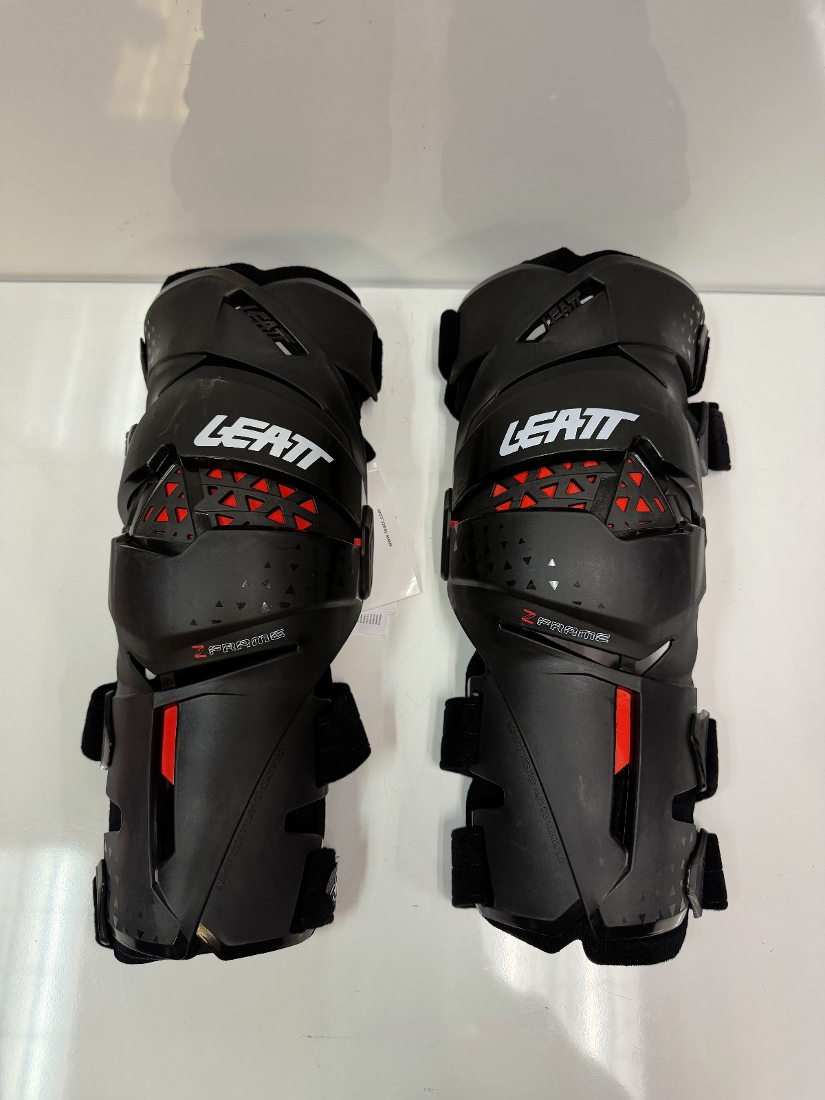 LEATT KNEE BRACES
