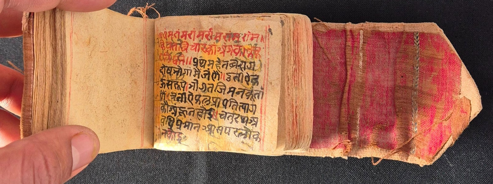 VINTAGE RARE OLD VEDIC SANSKRIT/DEVNAGARI HANDWRITTEN MANUSCRIPT. LEAVES-256