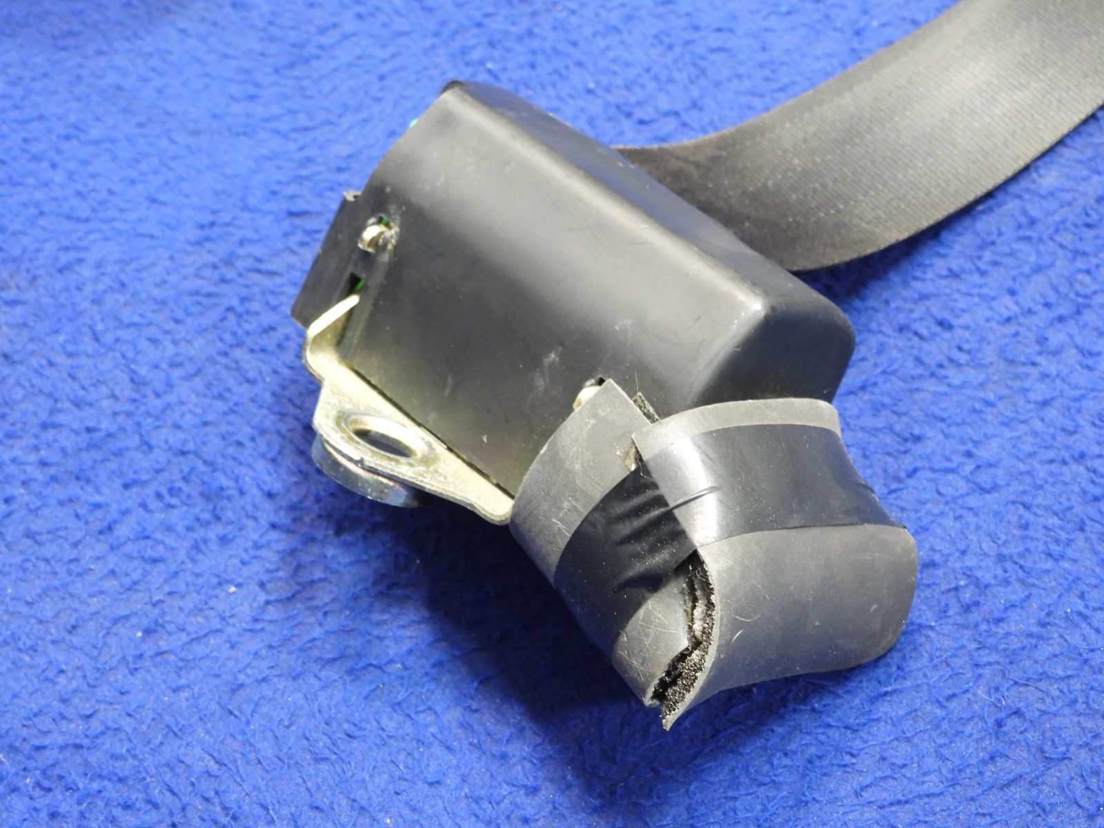 97 1997 Ford Mustang Convertible Gray Front Seatbelt Set Seatbelts OEM E48