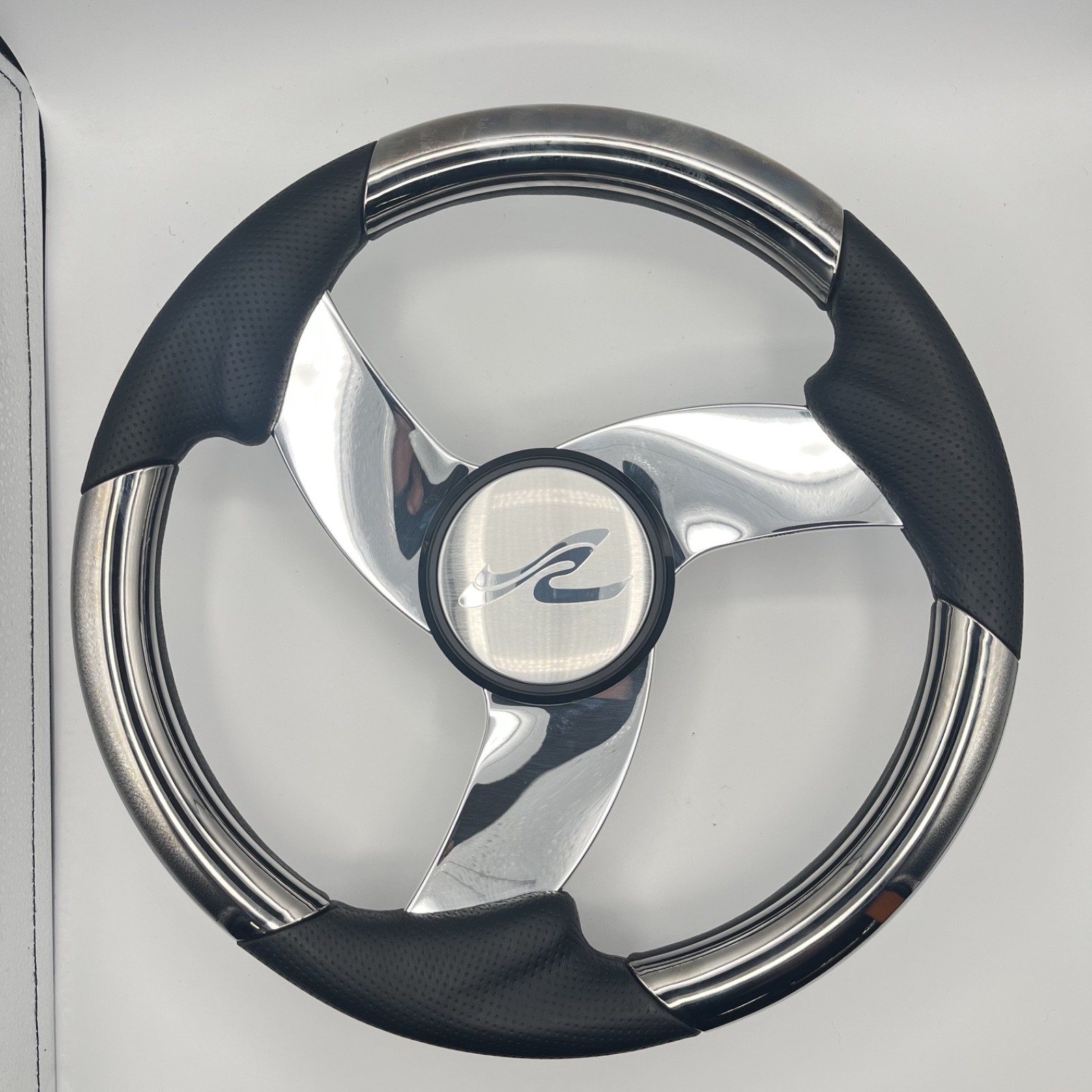 Model M533 Boat Steering Wheel Polished Alum Spoke KEYED HUB Urethane | Sea Ray