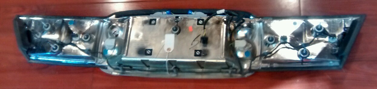 2000-2005 Limited Edition Buick Lesabre Tail Light Center Trunk Rear Plate PANEL