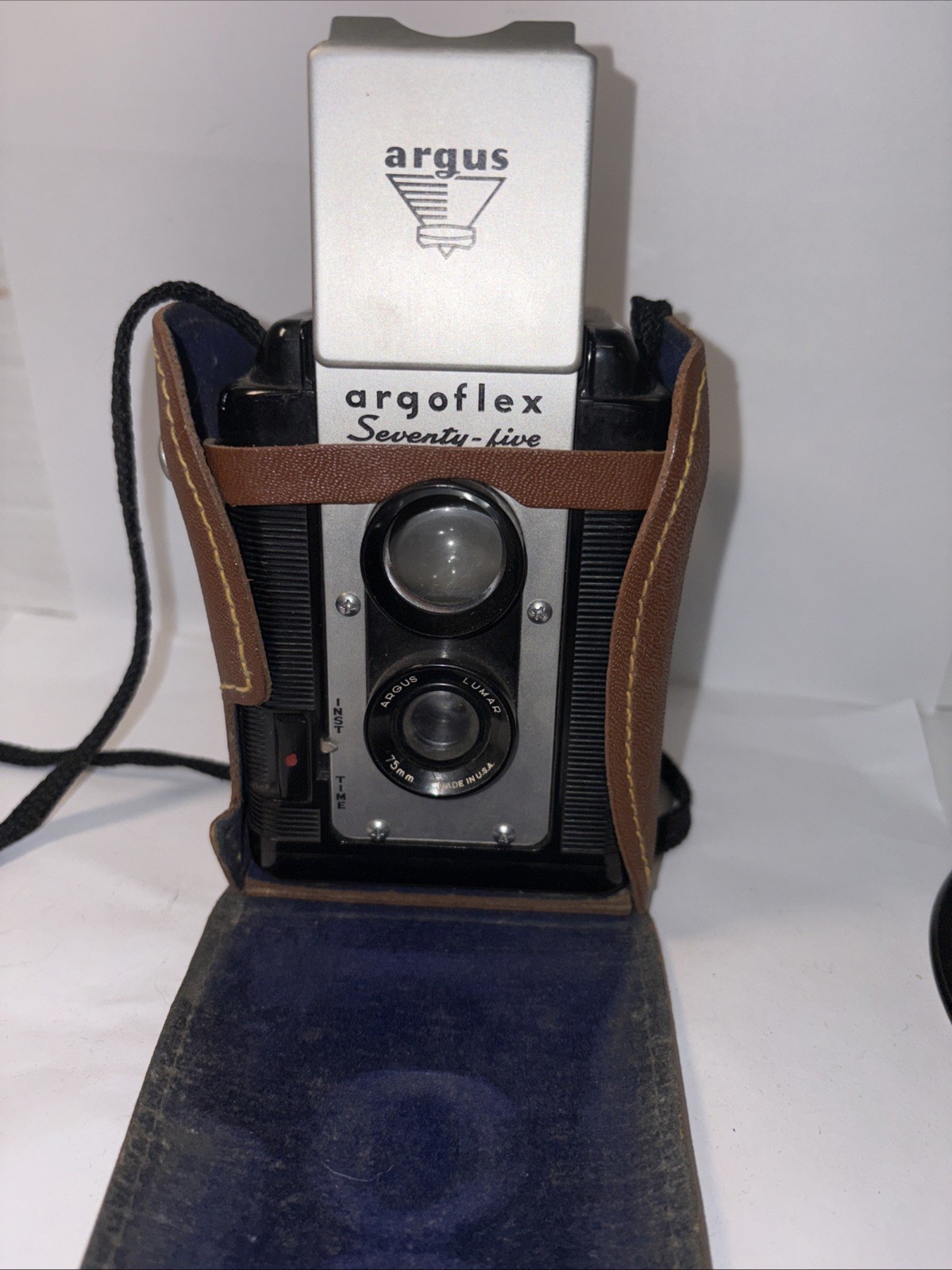 Argus Argoflex Camera Seventy Five 75 mm Camera w/Flashholder And Case Untested