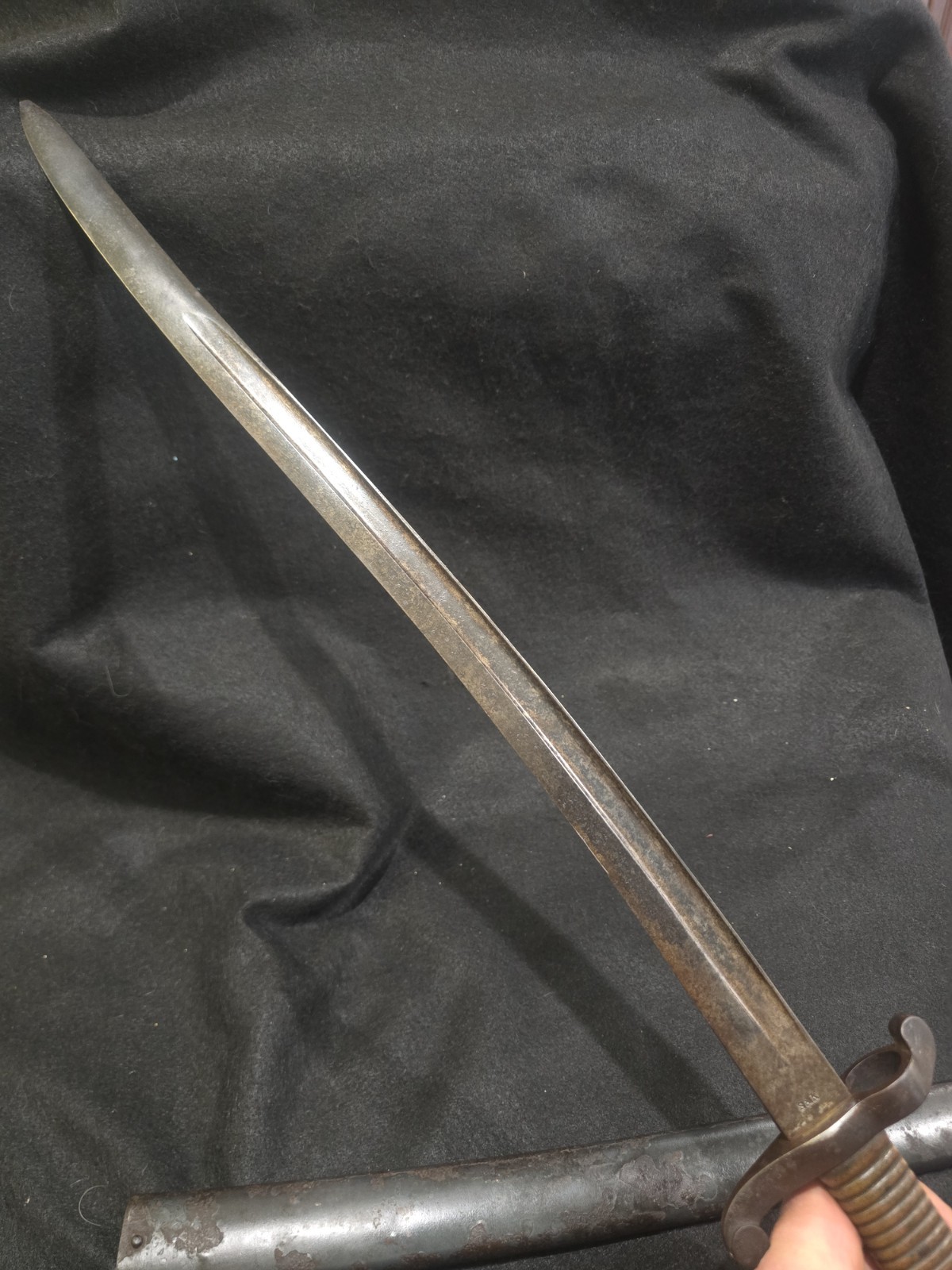 Bayonet S&K German Manufacture Marked 185D With Metal Sheath