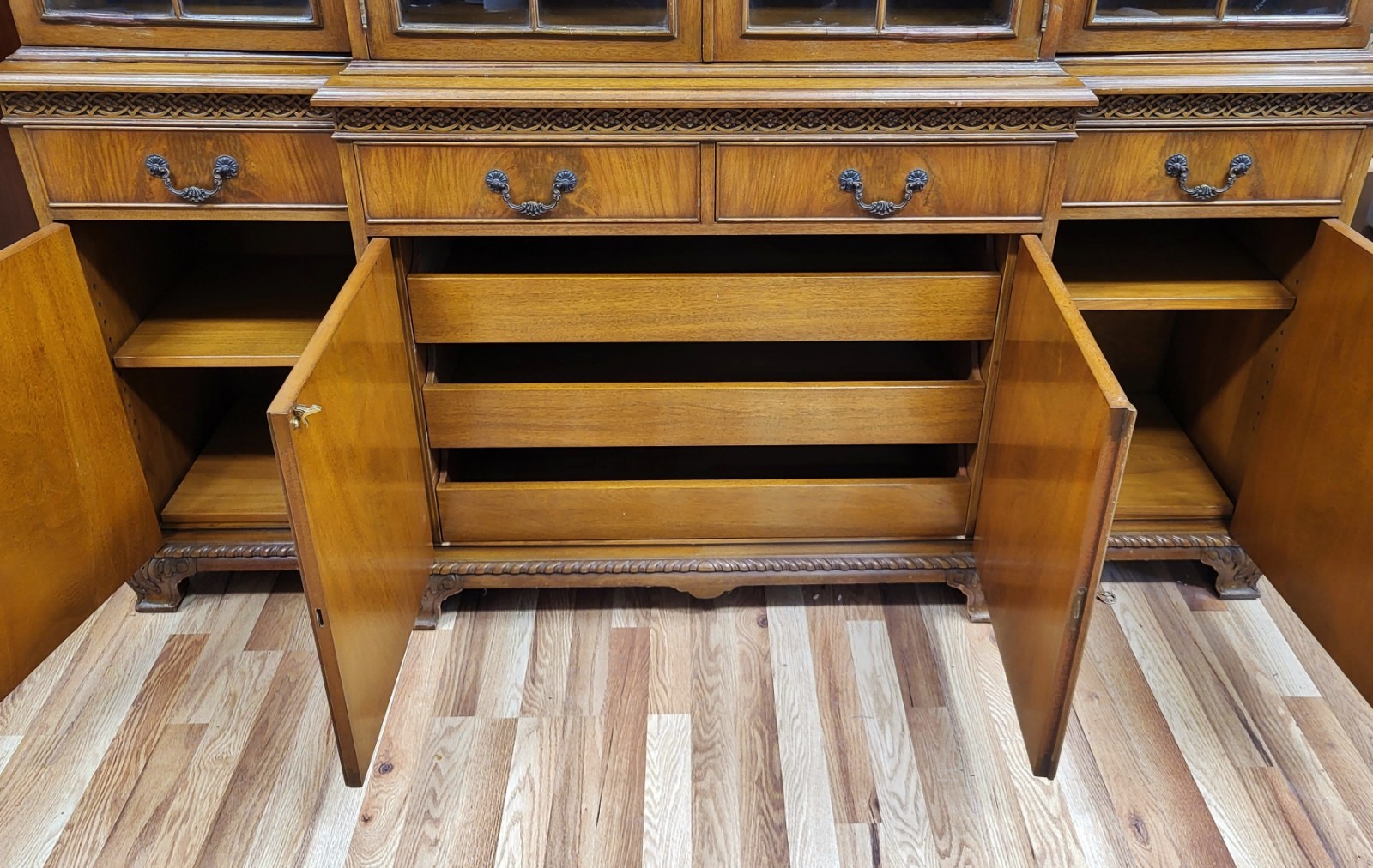 Antique AMERICAN English CHIPPENDALE Style Mahogany Arch Top BREAKFRONT Bookcase