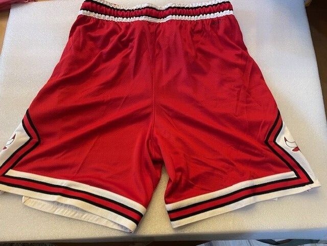 Chicago Bulls Nike Icon Red Basketball Shorts AJ5593-657 Mens Med, Large, XLarge