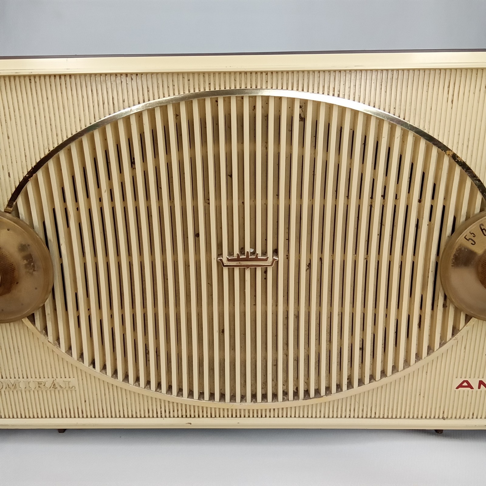 Mid Century Modern AM Radio Admiral Winston Model Y3027A Brown Made In USA 1950s