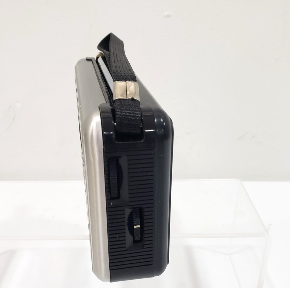 Vintage Sony radio TFM6100W NOT tested with original box Am/Fm