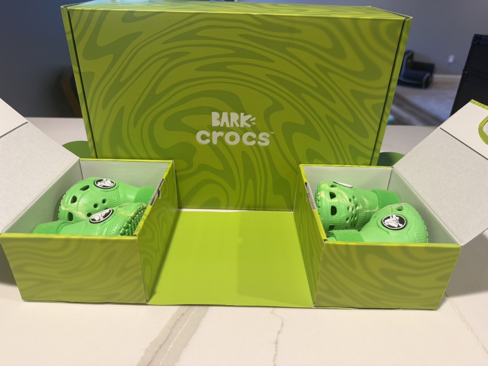 Crocs x BARK Green Dog Shoes Set of 4 - Green Pet Footwear Size Medium w/ Box.