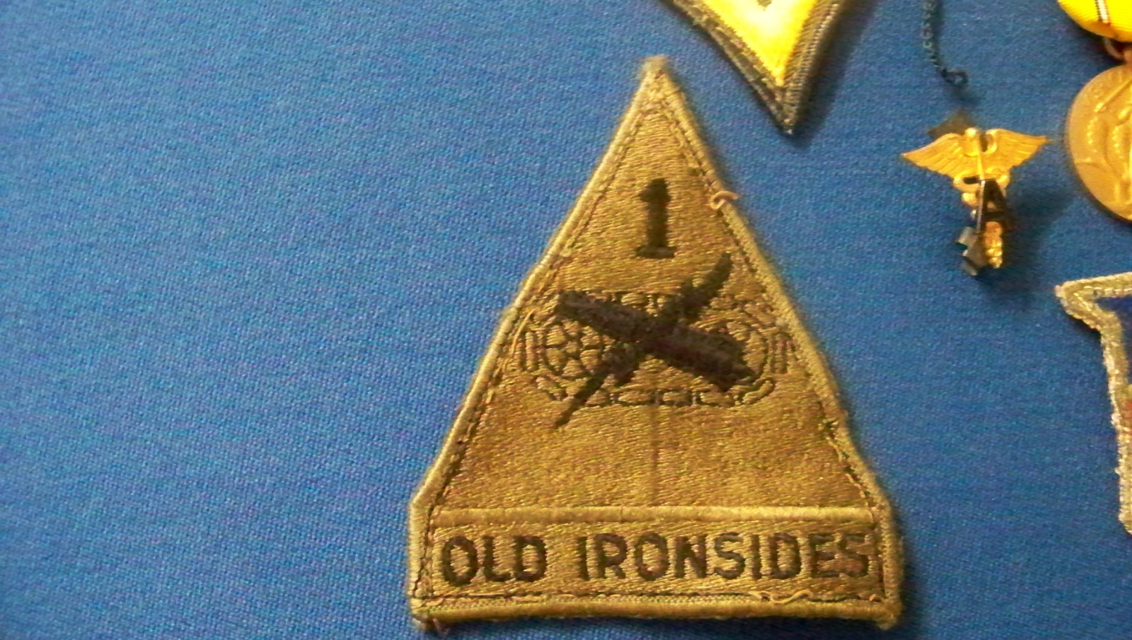 10 pieces vintage WW-2 pins, patches and medals. AUTHENTIC!