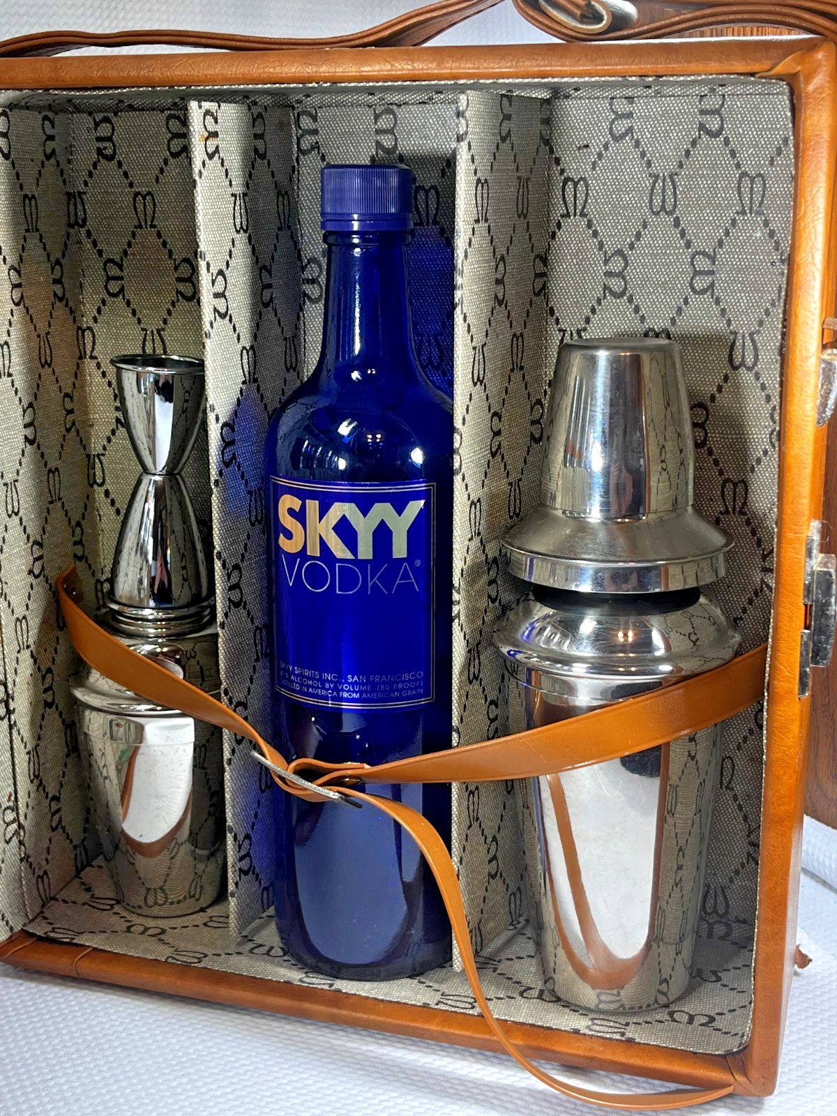 Vintage US Luggage Faux Leather Barware Travel Cocktail Case Set