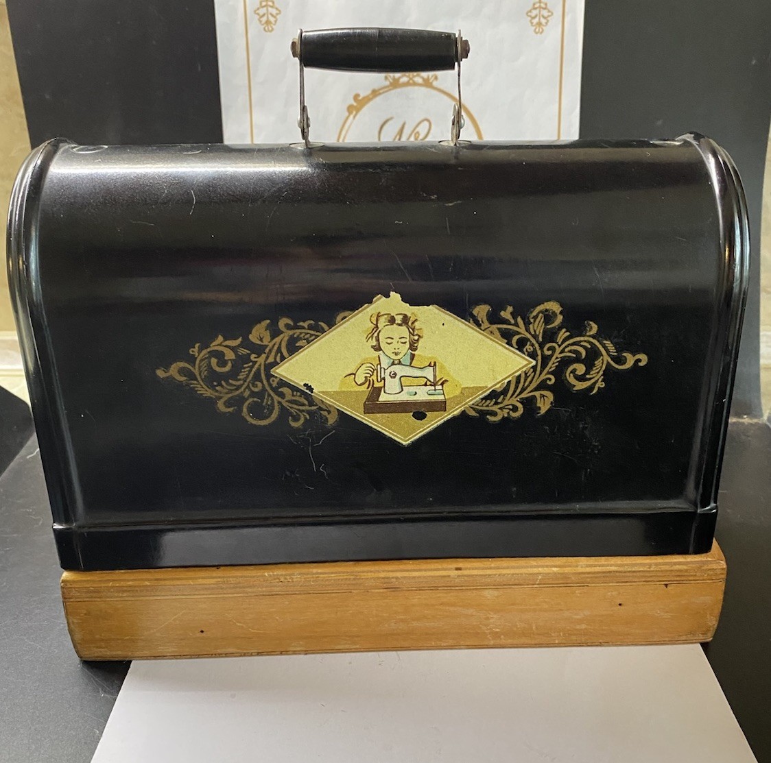 VINTAGE Original Children Toy Mini Sewing Machine In The Bakelite Case Working