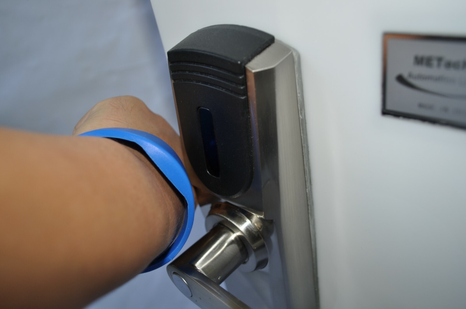 RFID Keyless Electronic Lock: Weatherproof, Battery Operated, Programmable, RH