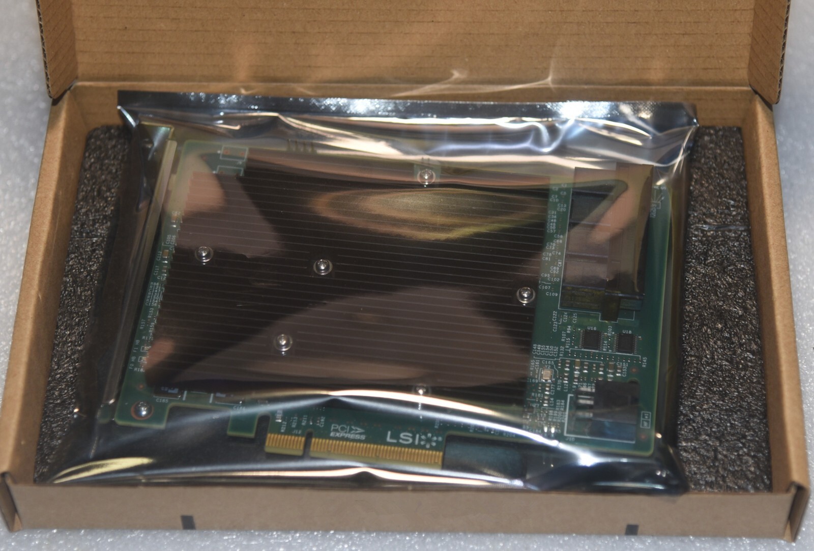 LSI SAS 9300-16I 12GB/S HBA BUS ADAPTER CARD IT Mode 4*SFF-8643 SATA Cable US