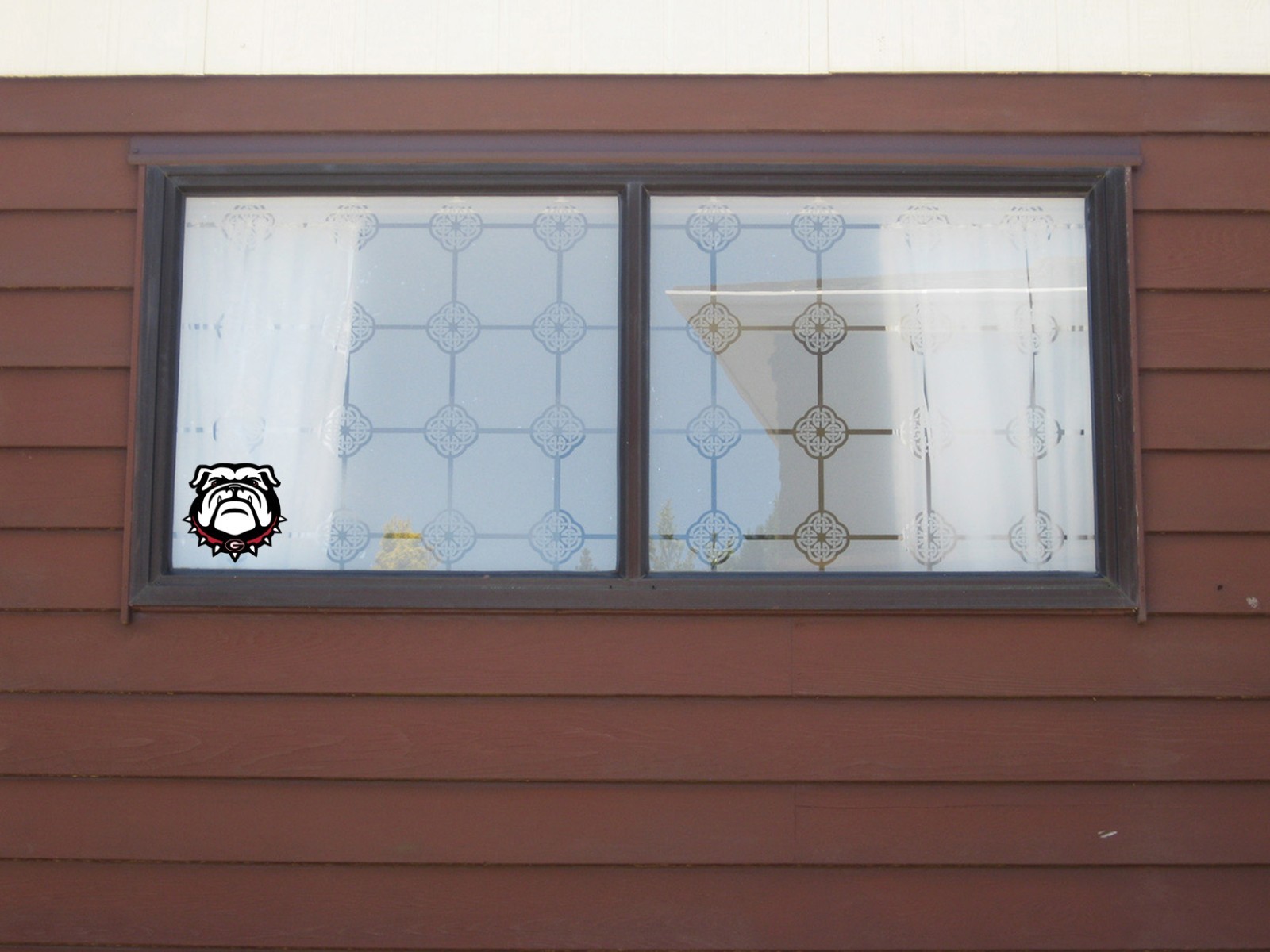 Georgia Bulldogs - Die Cut Laminated Vinyl Sticker All Weather Safe 2"-15"