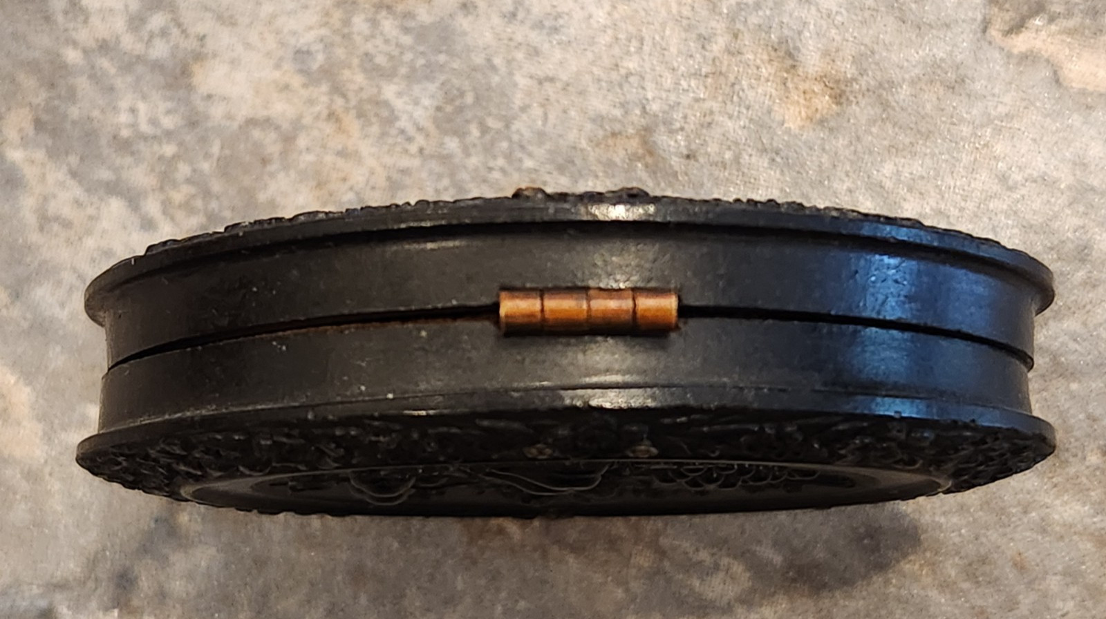 Nice Round Portrait Photo of Civil War Soldier w Gold Buttons & Ring in Case