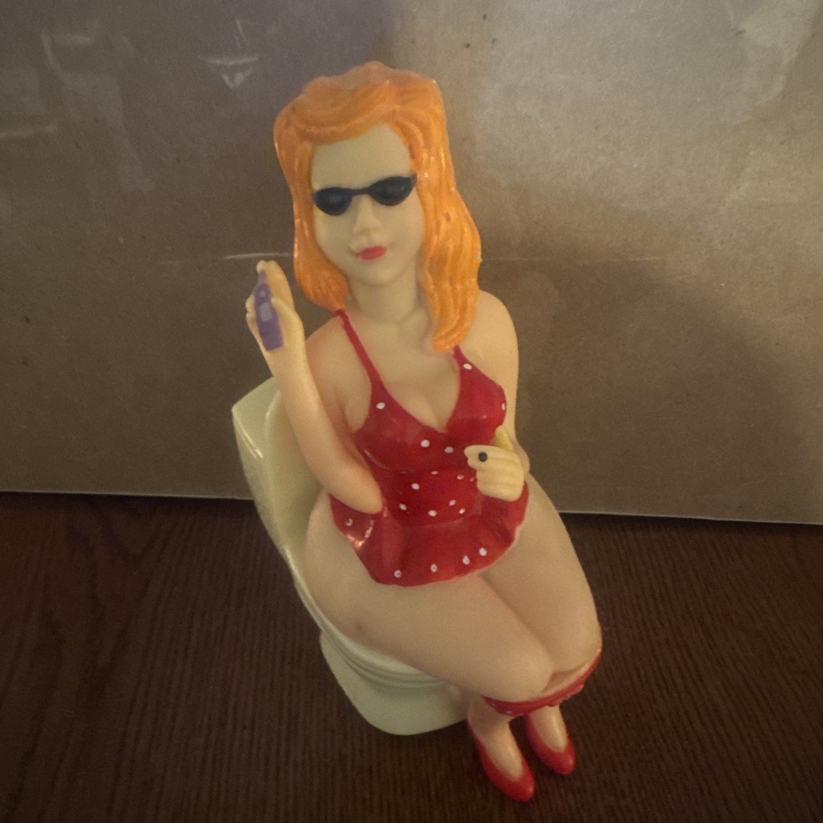 *Tested* Vintage Plastic Funny Action Toy Busy Lady