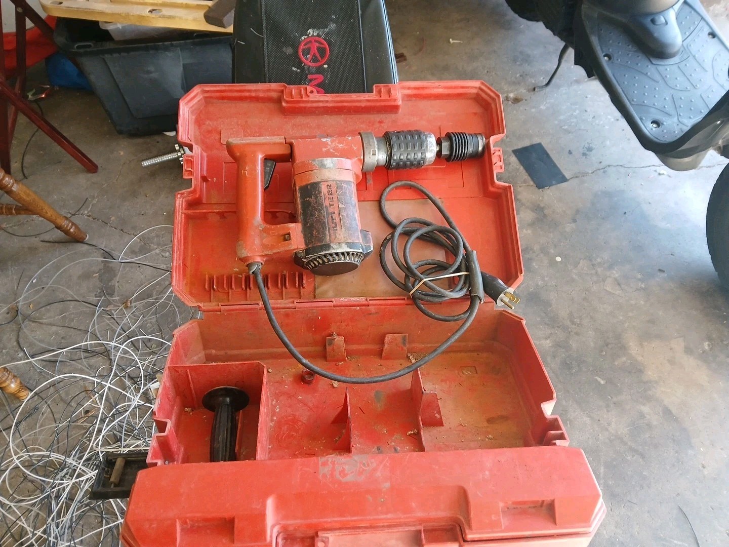 HILTI TE 22 Corded Hammer Drill With 1 Bit And Case