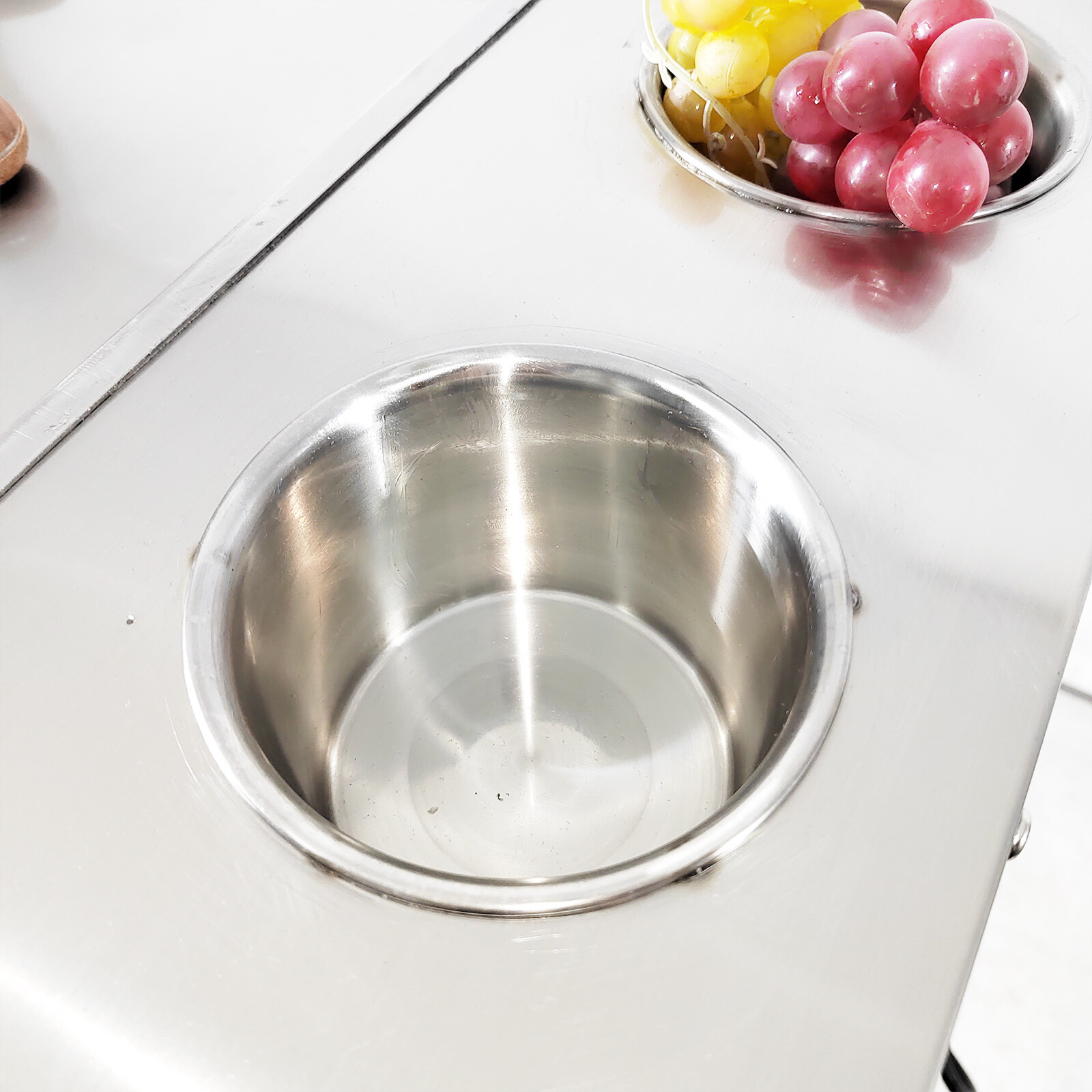 Kolice commercial ice cream roll machine, square pan with 3 tanks