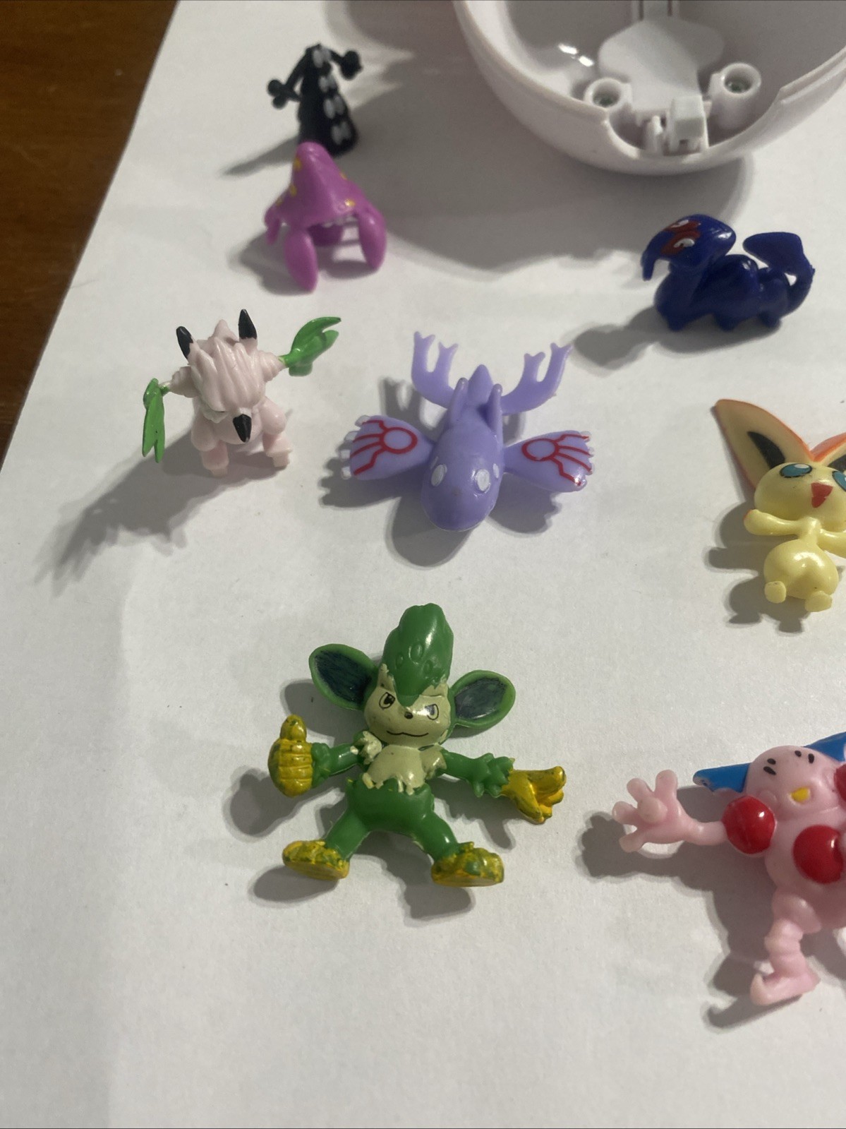 Pokémon Vintage Gumball Machine Toys Lot