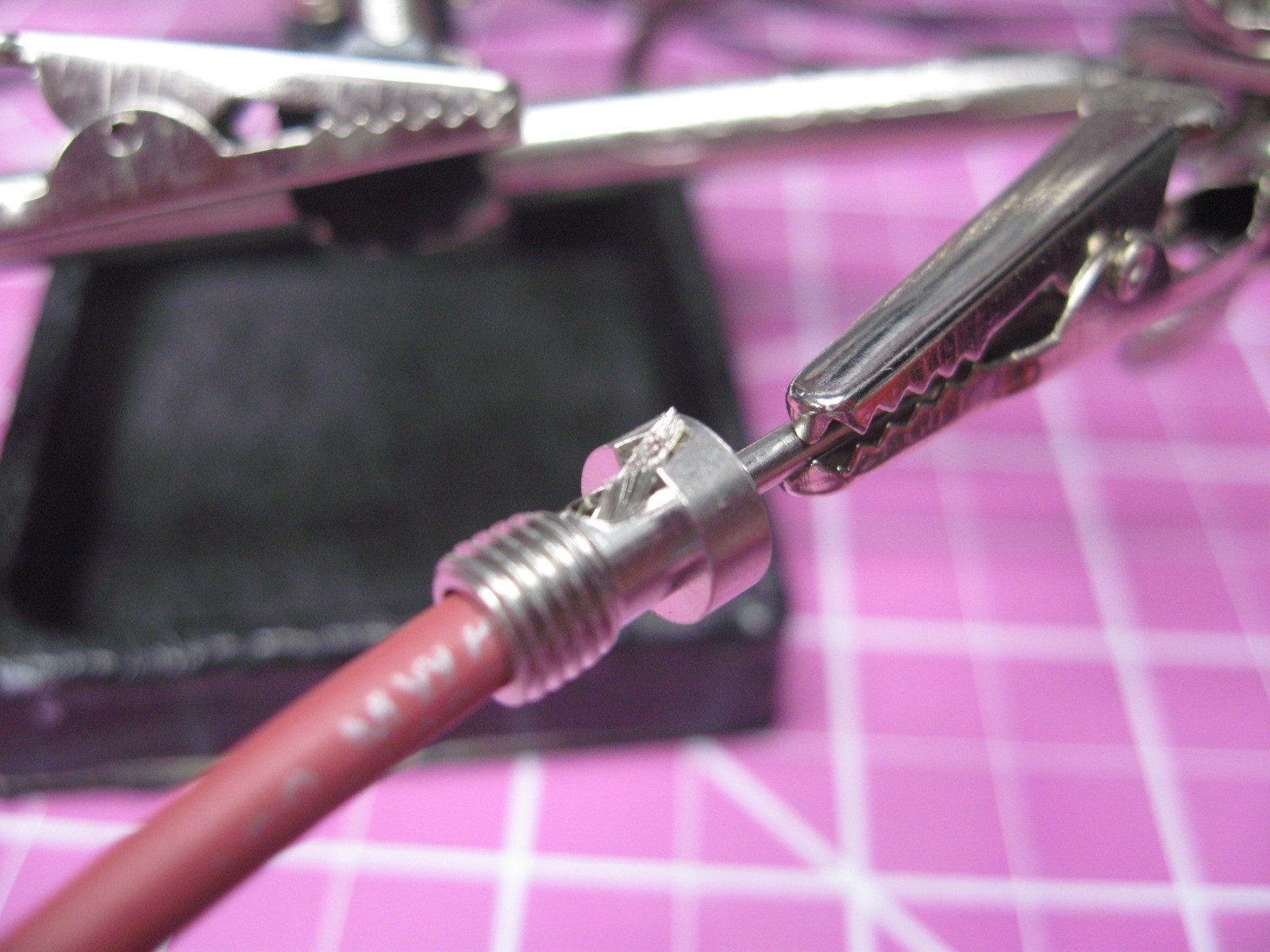 Johnson Cinch - Banana Plug - .166"/4MM Diameter - solder type -1 Pair Red/Black