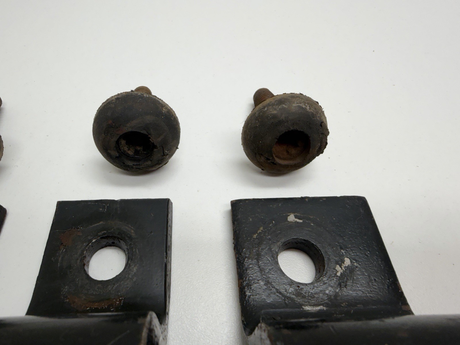 92 - 07 FORD VAN ECONOLINE E SERIES CLUB WAGON BENCH SEAT MOUNTING BRACKETS B40