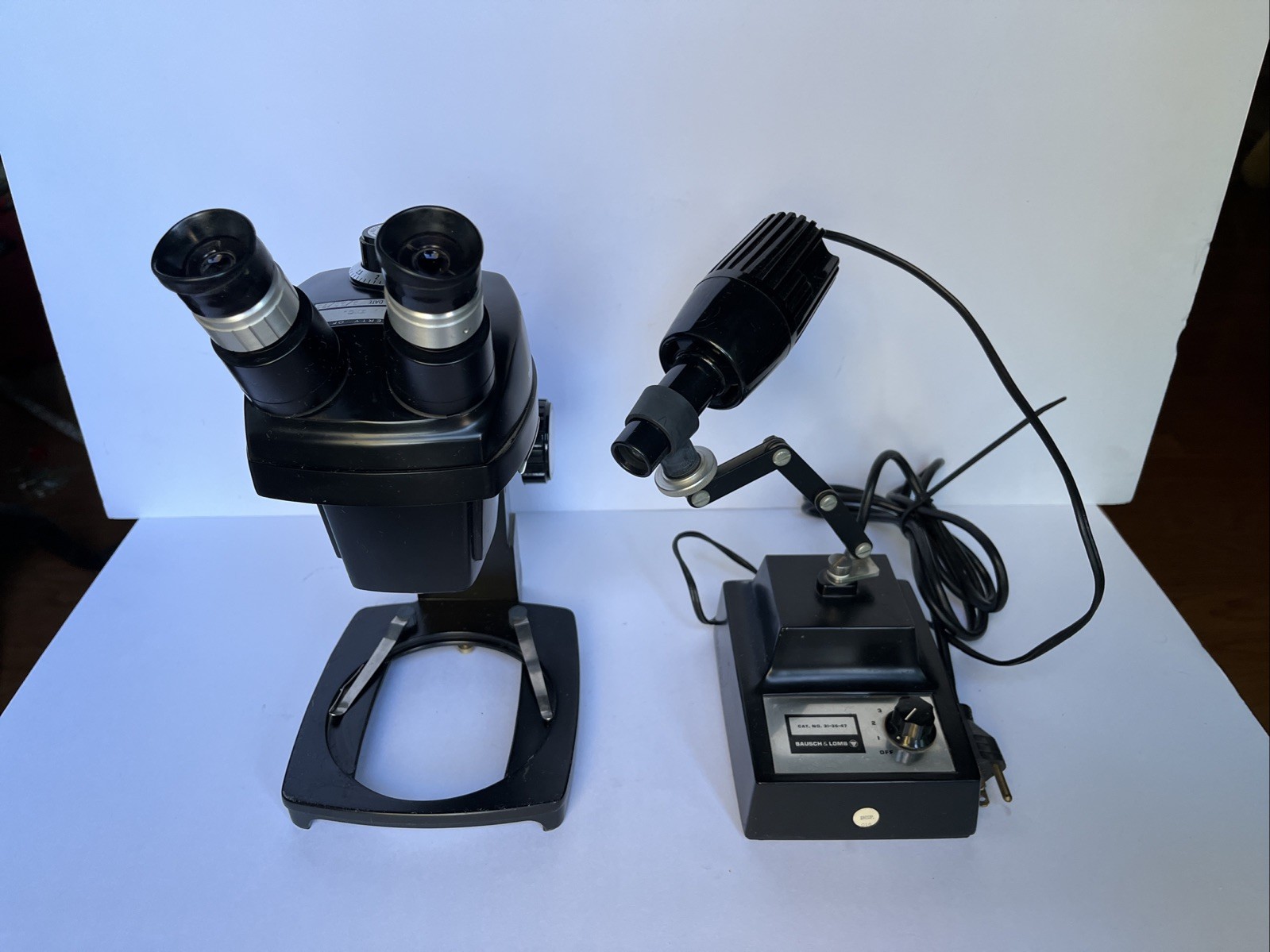 Bausch & Lomb StereoZoom 4 0.7x-3x Microscope 20x wf eyepiece & Illuminator