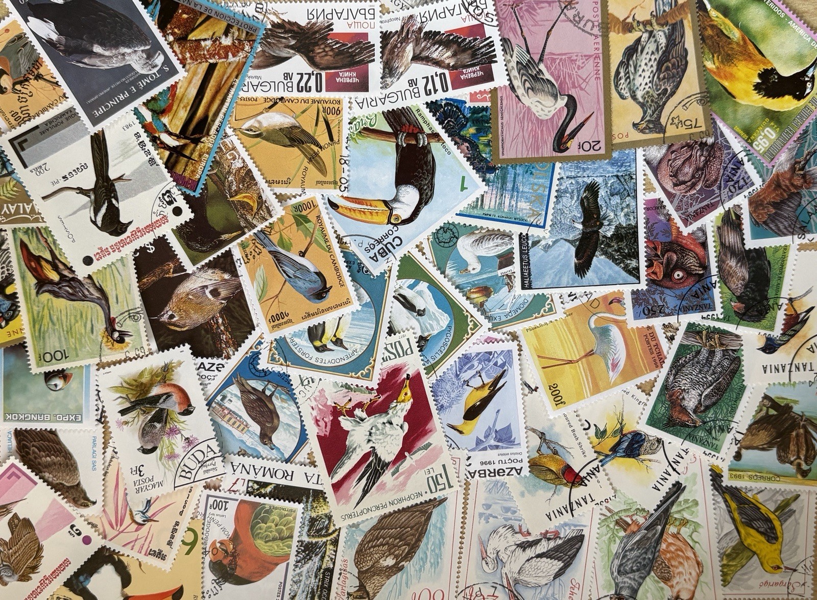 Thematic Stamp Packet - Bird on stamps 200 diff NEW COMPOSITION "A" + Free Gift