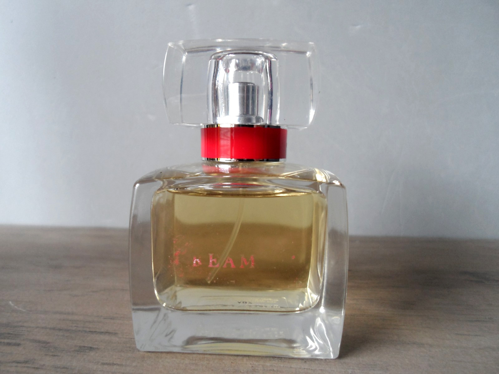 Dreaming Tommy Hilfiger EDP Spray 1.7 oz  Unboxed Print On The Bottle Is Smeared