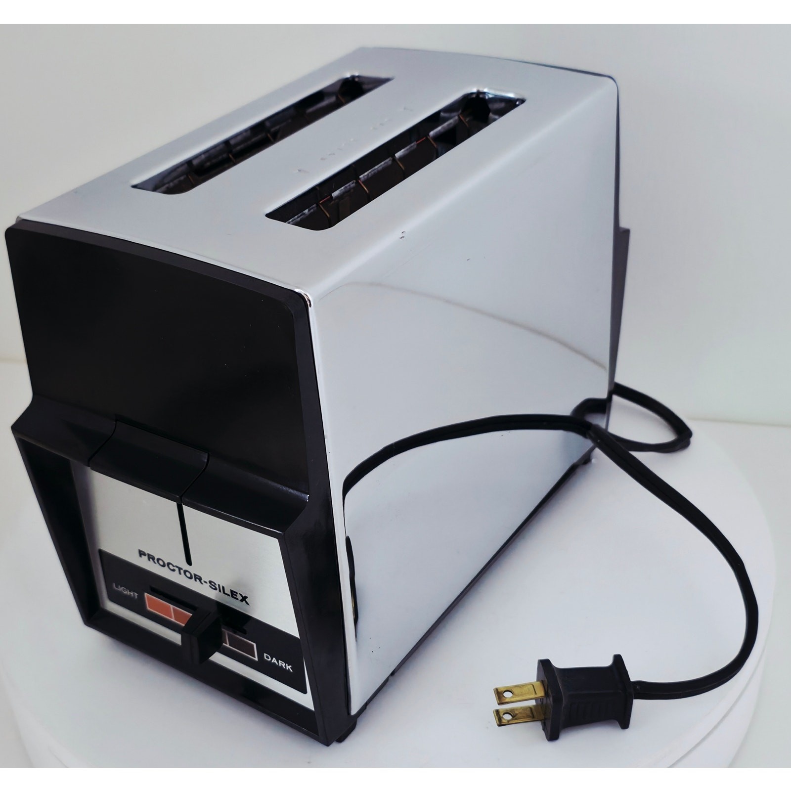 VINTAGE *PRISTINE*1980's Proctor Silex 2-Slice Toaster Chrome/Black USA