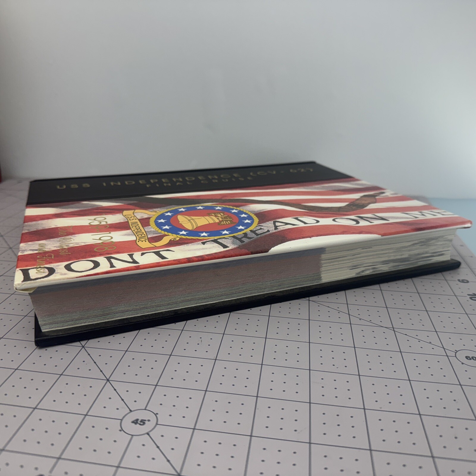 USS INDEPENDENCE CV-62 FINAL DEPLOYMENT CRUISE BOOK YEAR 1998 U S NAVY Carrier